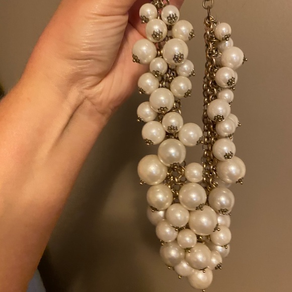 4/$15 Pearl cluster necklace - Picture 3 of 4